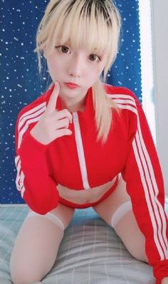 小莹客厅激情35集_4K免费全集观看